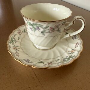 Noritake Brookhollow pattern Cream and Gold Floral Mug Set